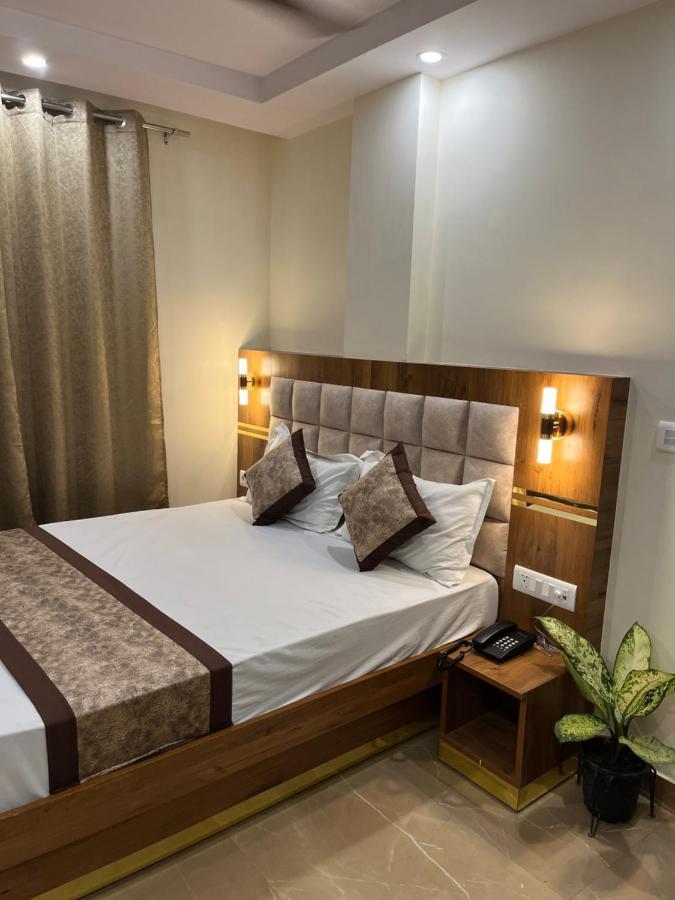 Hotel Mahalaxmi Deluxe New Delhi Exterior photo