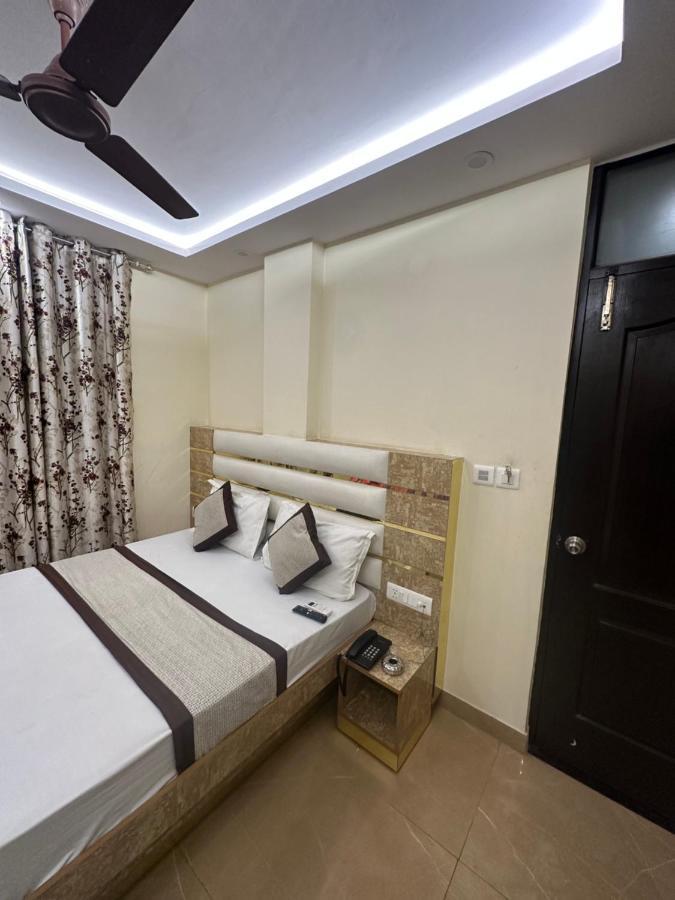 Hotel Mahalaxmi Deluxe New Delhi Exterior photo