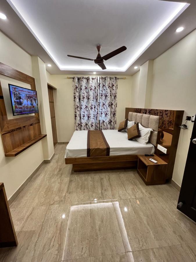Hotel Mahalaxmi Deluxe New Delhi Exterior photo