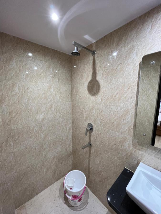 Hotel Mahalaxmi Deluxe New Delhi Exterior photo