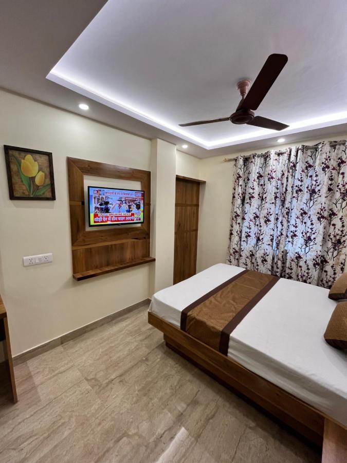 Hotel Mahalaxmi Deluxe New Delhi Exterior photo